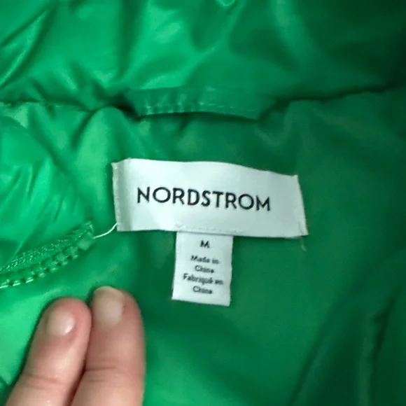 Green Woman’s  Nordstrom Puffer Jacket, Medium, Excellent Condition - Picture 2 of 7